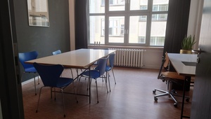 schöner heller Büroraum in Gemeinschaftsbüro zur Untermiete - LOFT - beautiful bright office space in shared office for sublease