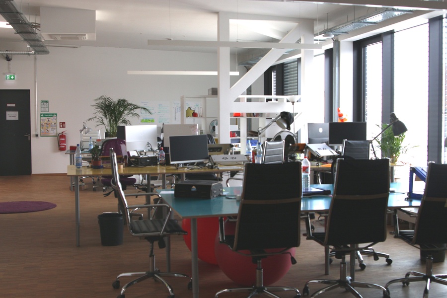 OFFICE: Helles und schönes Büro in Berlin Mitte ab JULI 2017 zu vermieten