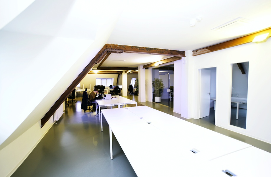 Up to 20 Desks and Premium Chairs in the top floor of an awesome building!