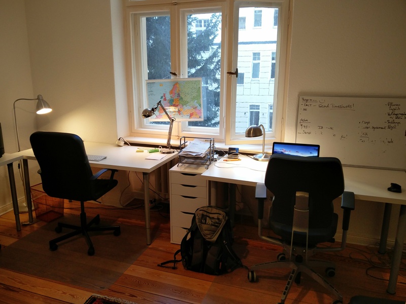 Room with 2 desks in shared office, furnished, incl fast internet, close to Zoo