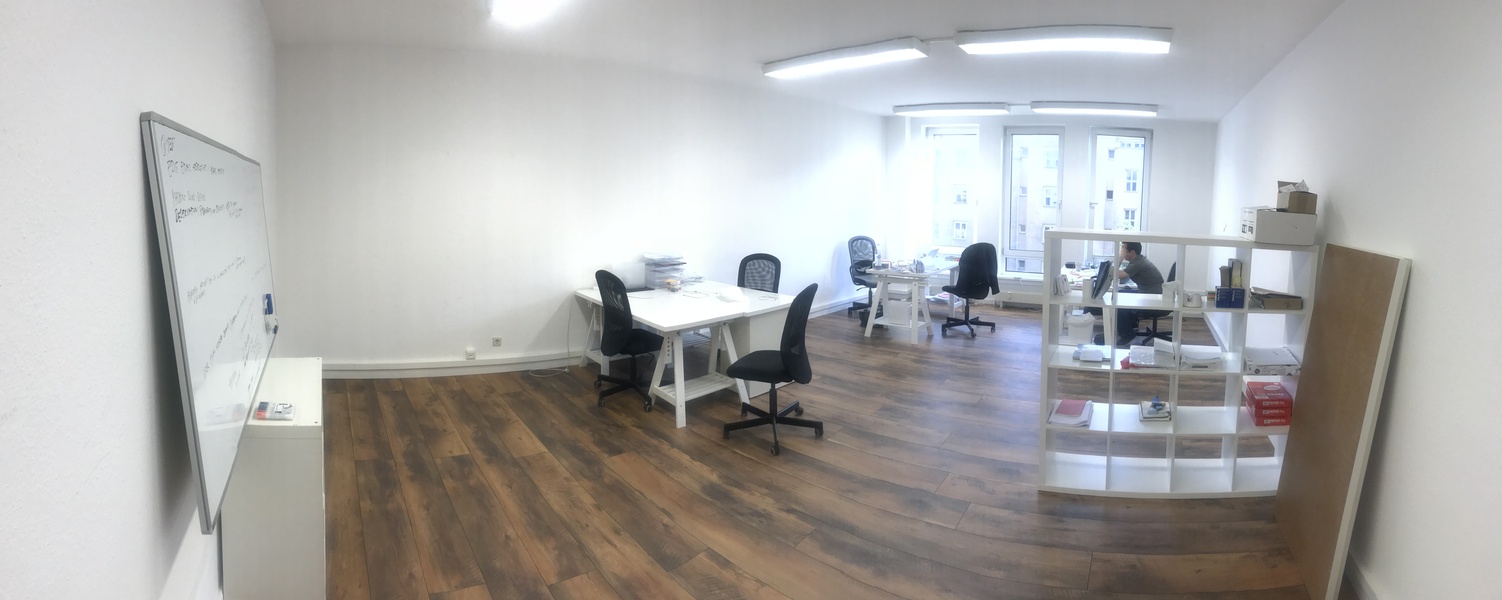 Room (42sqm) in shared office space (>250 sqm) with 2 meeting rooms and roof terrace