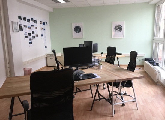 2 large Desks 200m from Rosenthaler Platz