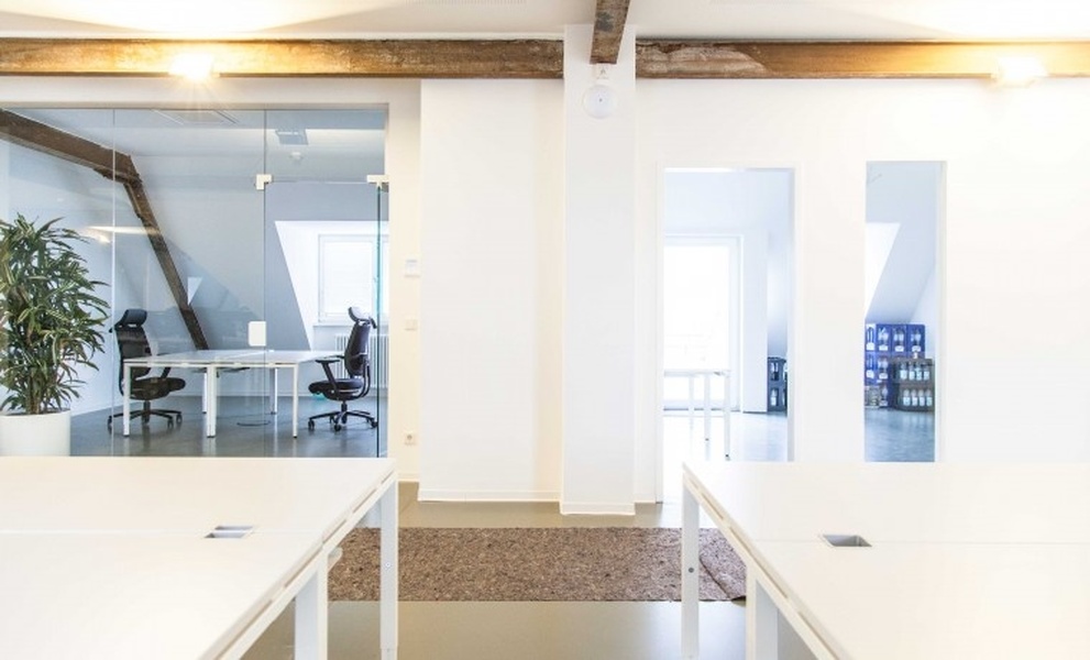 Room in 400sqm fully equipped coworking space