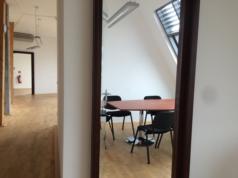 Fantastic office space (100m2) up to 15 people in Mitte is available for a flexible period