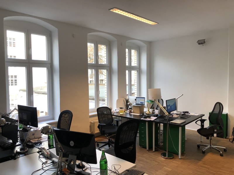 Office at Rosenthaler Platz, high ceilings, wooden floor, furnished (separate room)