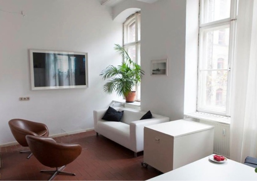 Bright workplace in nice office community in Kreuzberg