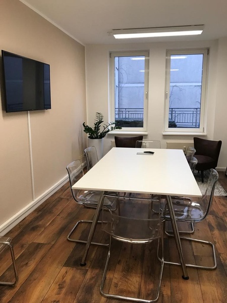 Berlin-Mitte! Spacious room (42 m²) in beautiful & modern office