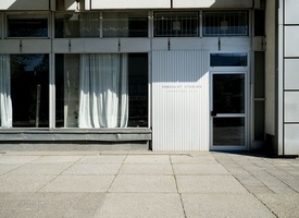 Sunny desks in Berlin Mitte, Hausvogteiplatz, Gendarmenmarkt, Leipziger Str.