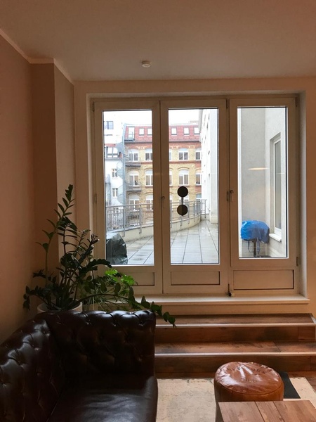 Berlin-Mitte! Spacious room (42 m²) in beautiful & modern office