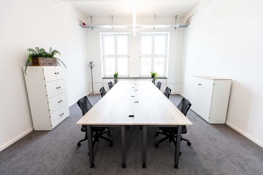 **Full-Serviced-Office** incl. meeting-rooms, kitchen and shared areas