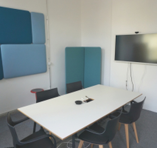 helles Büro - voll ausgestattet und in zentraler Lage - zur alleinigen Nutzung oder Einzelplatzvermietung