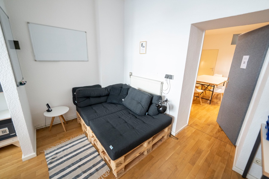Fully furnished huge room in Co-Working Space, Prenzlauer Berg