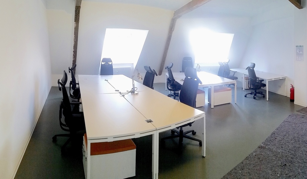 Bright Room in shared Office for 10 people