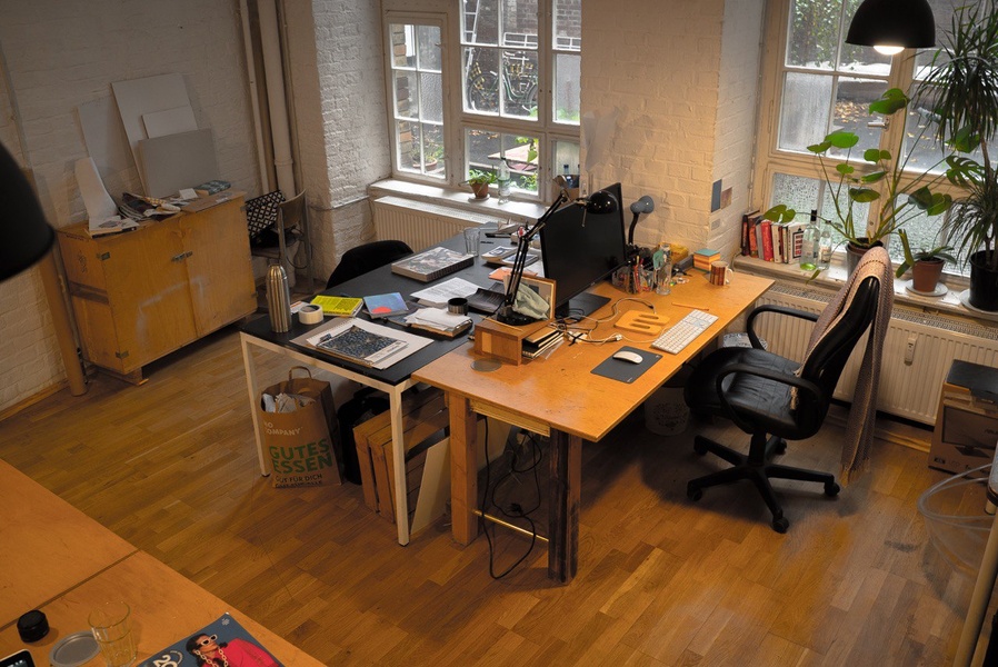 Studio Desk in Atelier Communitiy