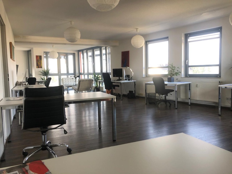 Büroplatz (Schreibtisch) in großzügigem Büro hinterm Ostkreuz