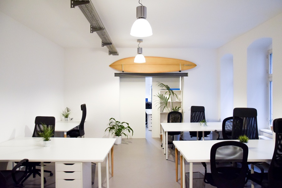 Furnished startup office for 4-8 people next to Görlitzer park