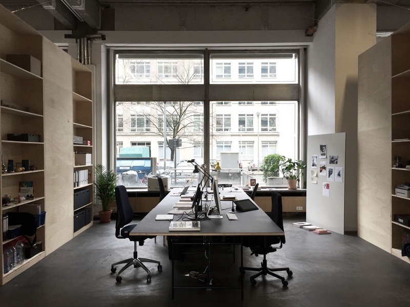 Sunny desks in Berlin Mitte, Hausvogteiplatz, Gendarmenmarkt, Leipziger Str.