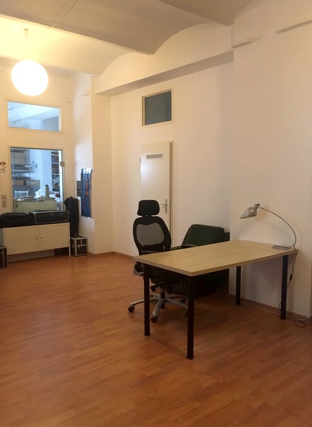 Creative studio – desk space available