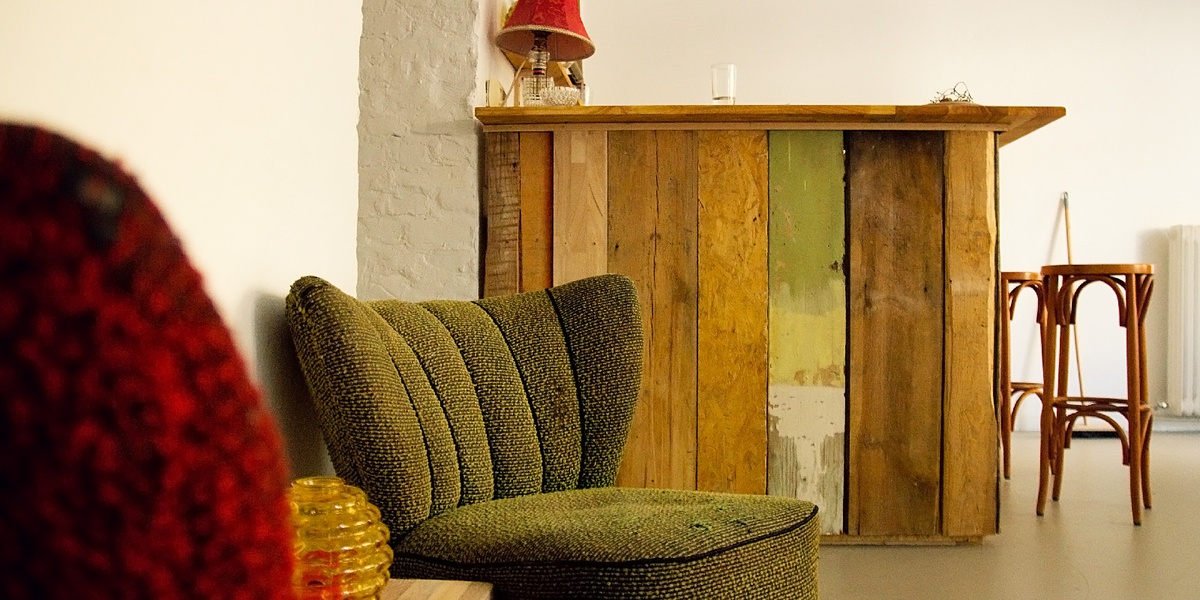 free tables in cosy coworking Neukölln (12055)!