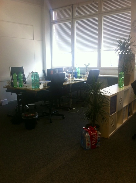 4 desks available in our amazing coworking office