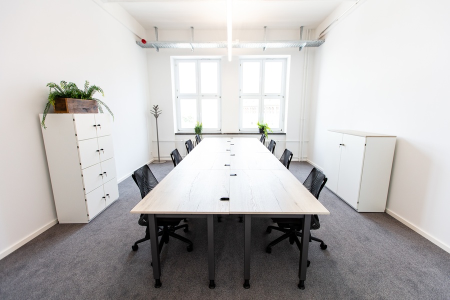 **Furnished Office with meeting rooms, kitchens and common areas**