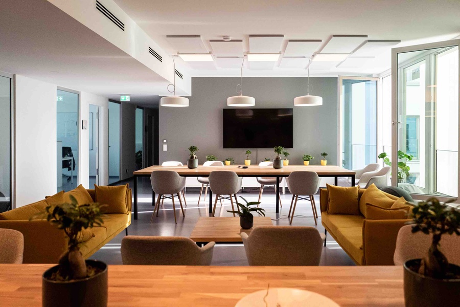 Plug & Play office for 30 employees - 300 EUR/desk