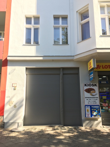 3 desks in beautiful office available in Reichenberger Str./ Berlin/ Kreuzberg. Close to Paul-Linke-Ufer  Kottbusser Tor and Görlitzer Bahnhof