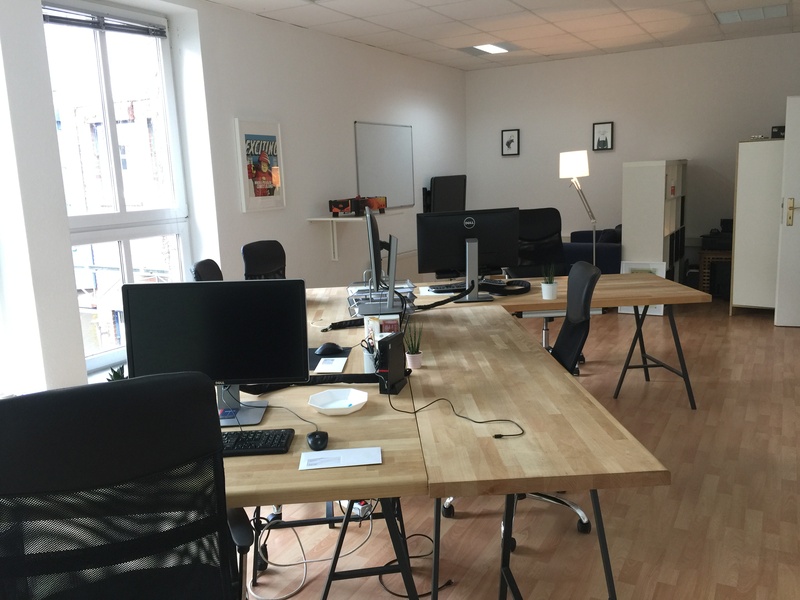 2 large Desks 200m from Rosenthaler Platz