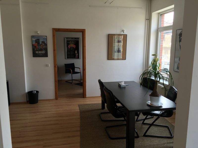 Helles und ruhiges Büro mit Küche und Meetingraum