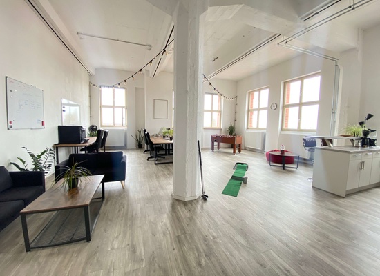 Modernes Loft-Büro möbiliert zur Untervermietung in Startup Co-Working