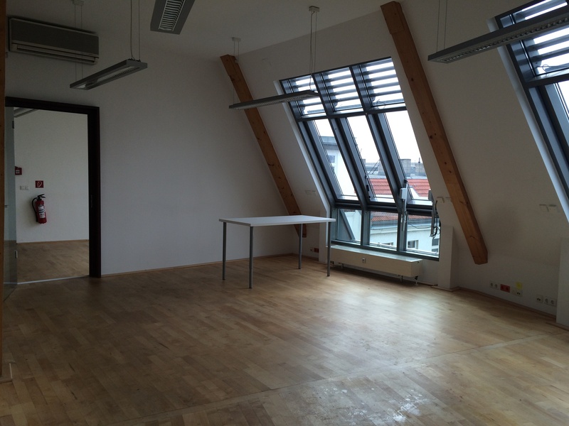 Fantastic office space (100m2) up to 15 people in Mitte is available for a flexible period