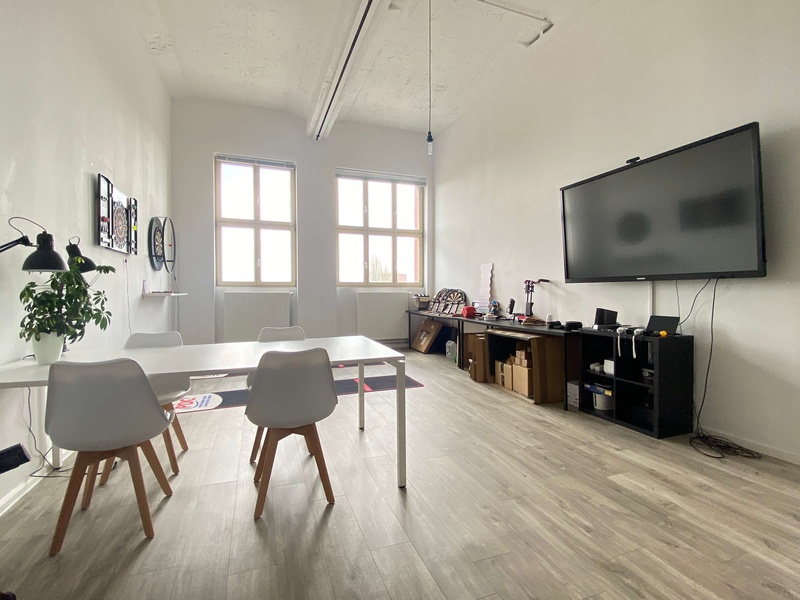 Modernes Loft-Büro möbiliert zur Untervermietung in Startup Co-Working