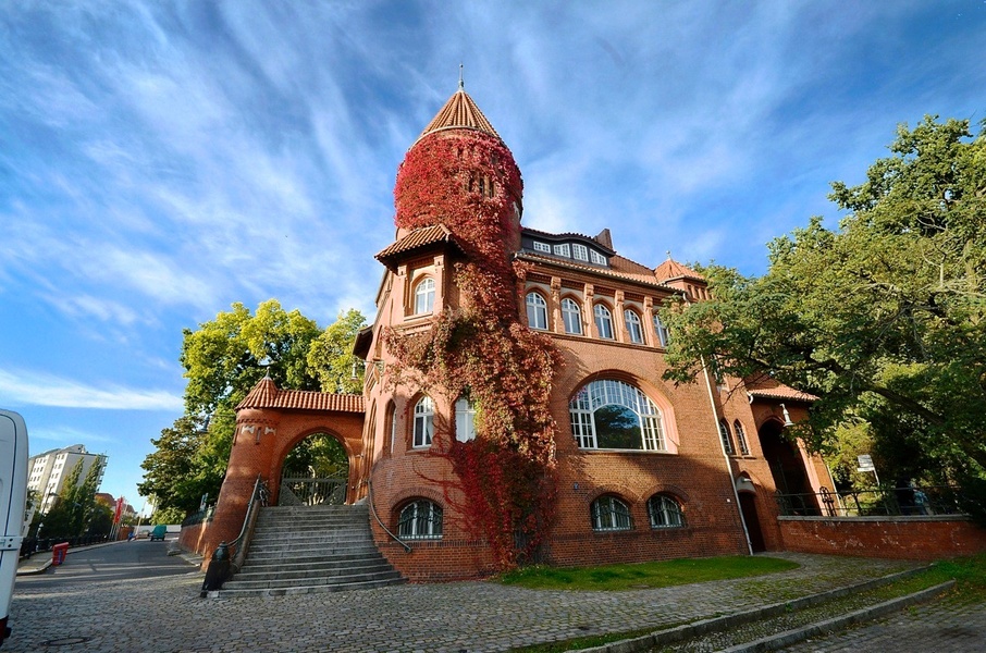CoWorking / Shared Desk in the Castle of Berlin