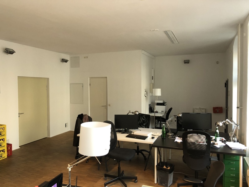 Office at Rosenthaler Platz, high ceilings, wooden floor, furnished (separate room)