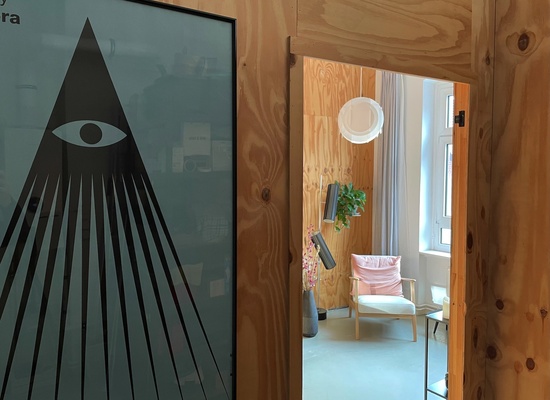 Desk in coworking space in Moabit