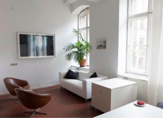 Bright workplace in nice office community in Kreuzberg