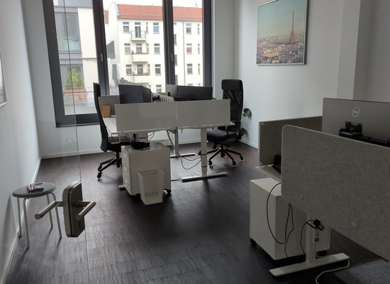Fully furnished room in brandnew office close to Ostkreuz