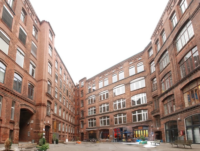 Team Room for 8 People in Shared Office Berlin Kreuzberg