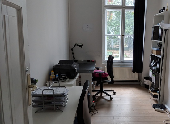 Shared Workspace (1 or 2 desks) @ Rosenthaler Platz