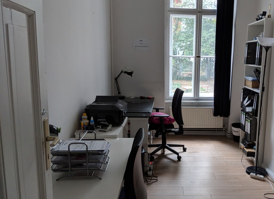Shared Workspace (1 or 2 desks) @ Rosenthaler Platz
