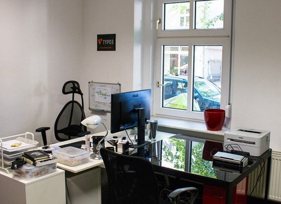 Beautiful Co-Working Desk in Berlin Weißensee For Rent