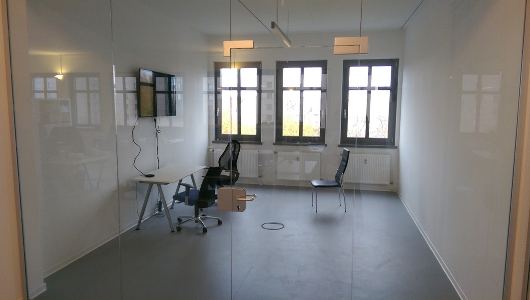 Light flooded room in newly renovated Startup office - Neukölln