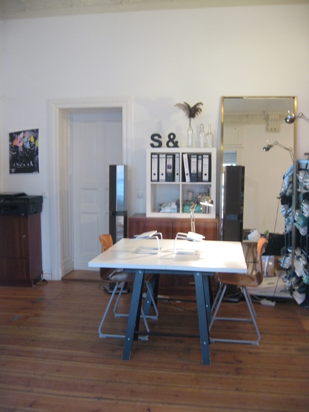 Desks and an individual room in bright and lovely studio space available for rent
