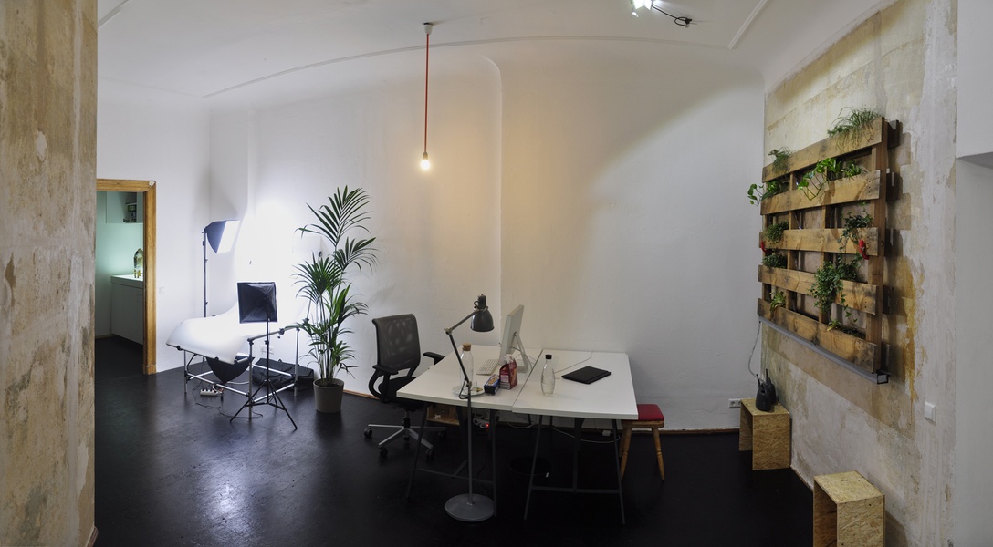 baensch38 - Free desks available - Freie Tische im Wohnzimmer der coworking spaces