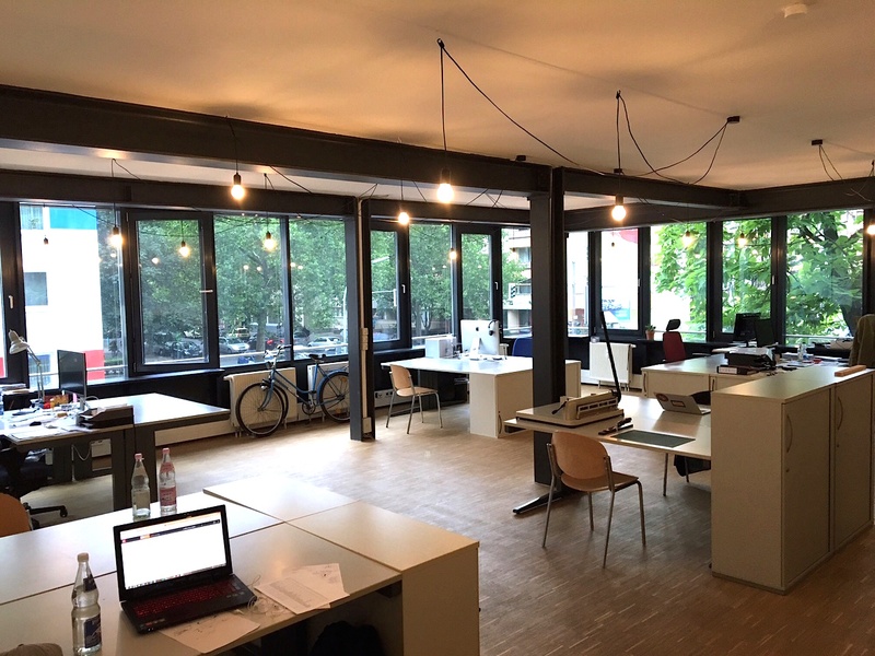 FREE DESKS IN COWORKING-SPACE IN KREUZBERG