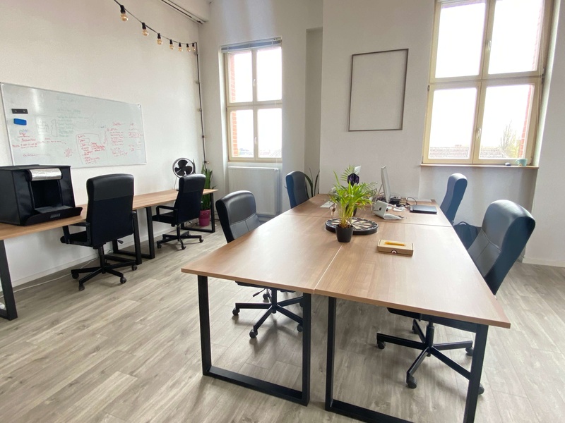Modernes Loft-Büro möbiliert zur Untervermietung in Startup Co-Working