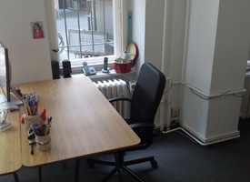 2 COSY DESK IN SHARED OFFICE
