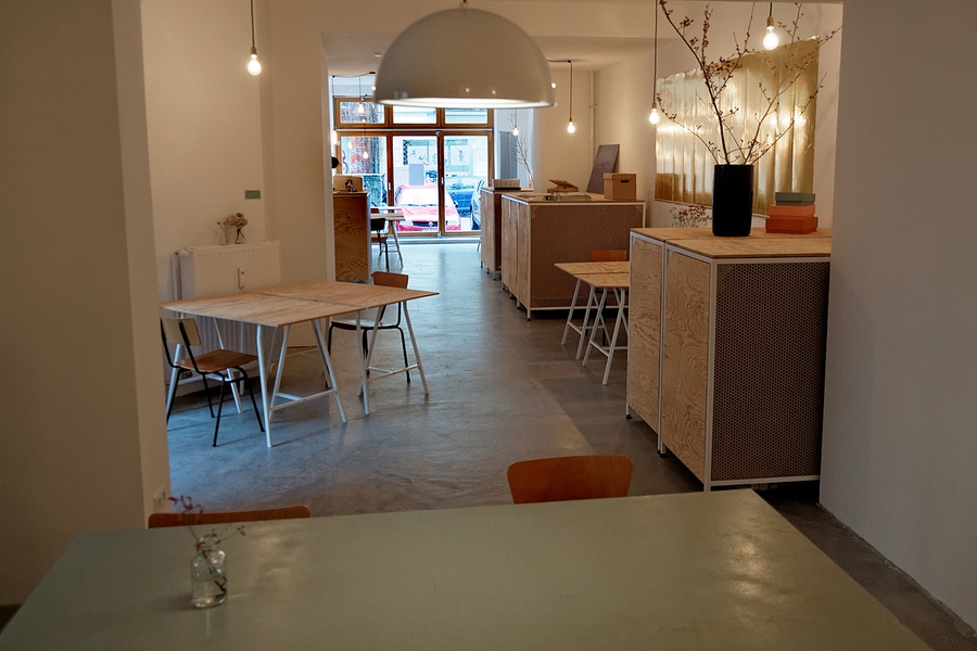 Work desks in shared office near Helmholzplatz