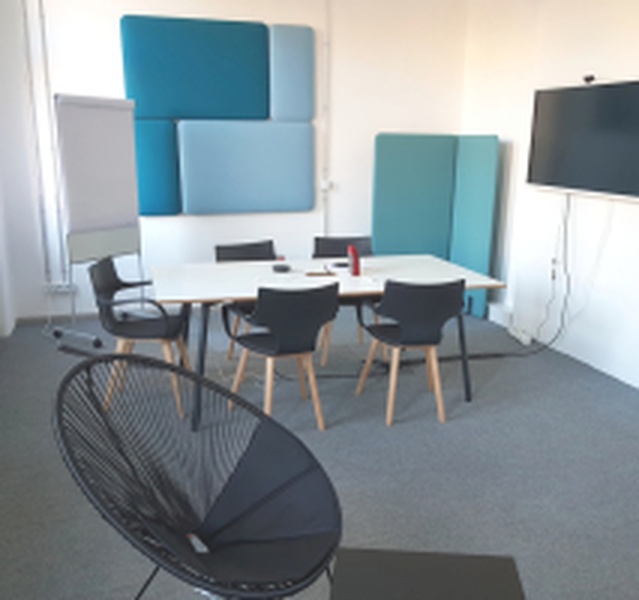 helles Büro - voll ausgestattet und in zentraler Lage - zur alleinigen Nutzung oder Einzelplatzvermietung