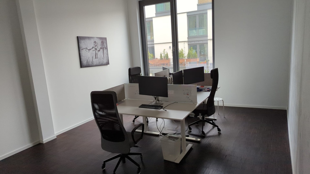 Fully furnished room in brandnew office close to Ostkreuz
